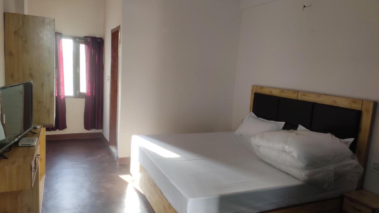The Prasher Lodge Mall Road Manali Exterior photo