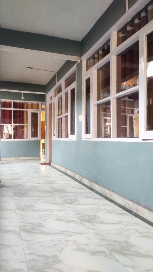 The Prasher Lodge Mall Road Manali Exterior photo
